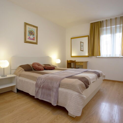 Apartament cu balcon cu aer condiționat cu 3 camere pentru 5 pers.