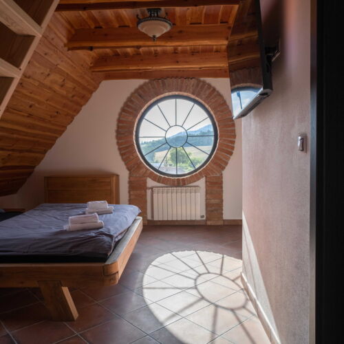 Apartament cu chicinetă proprie cu aer condiționat pentru 2 pers. (se poate solicita pat suplimentar)