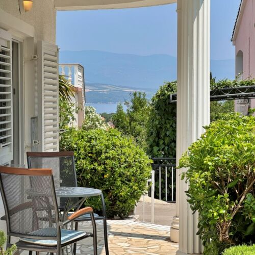 Apartament la parter cu aer condiționat cu 2 camere pentru 4 pers.