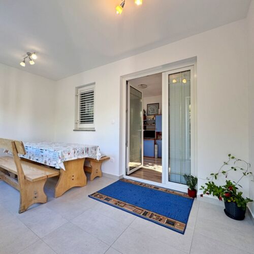 Apartament 3-osobowy na parterze z tarasem z 1 pomieszczeniem sypialnianym