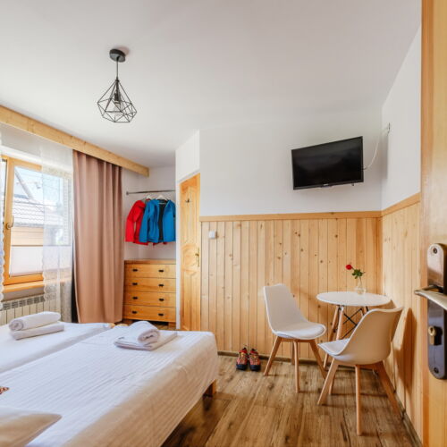 Twin Room ensuite with Shared Kitchenette