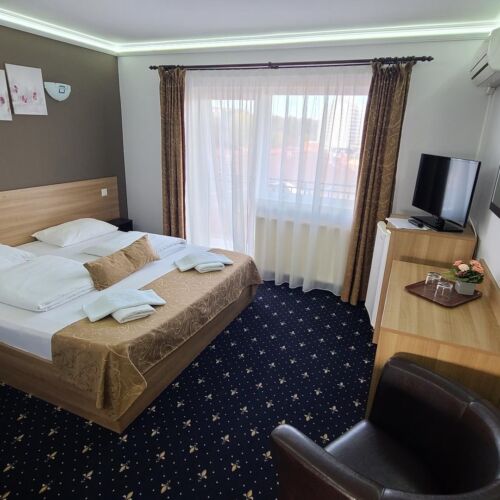 Pokoj s balkónem  s manželskou postelí