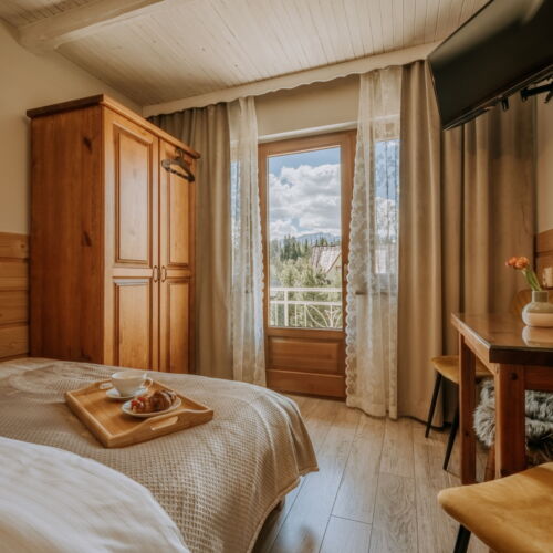 Mountain View Balcony Quadruple Room