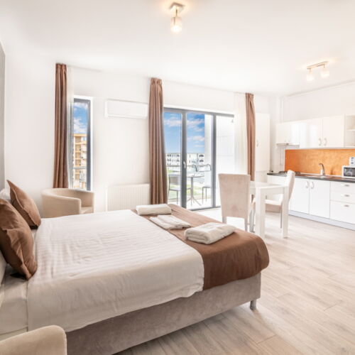 Pokoj s balkónem  s manželskou postelí