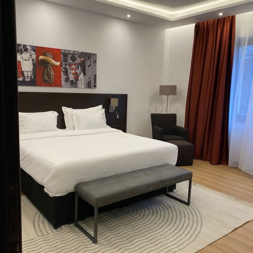 Camera dubla superior cu balcon