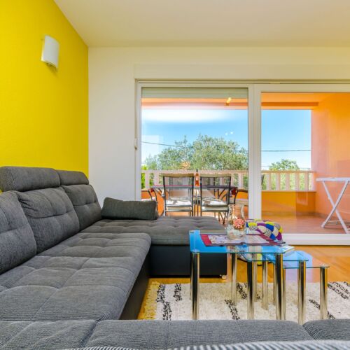 Sea View 4-Room Air Conditioned Apartment for 8 Persons