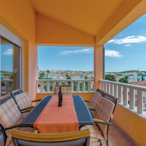 Sea View 4-Room Air Conditioned Apartment for 8 Persons