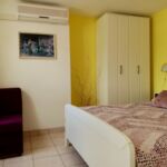 Apartament 3-osobowy z klimatyzacją z tarasem z 1 pomieszczeniem sypialnianym (możliwa dostawka)