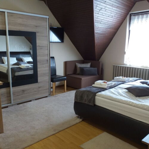 Apartament la mansarda cu aer conditionat cu 1 camera pentru 3 pers.