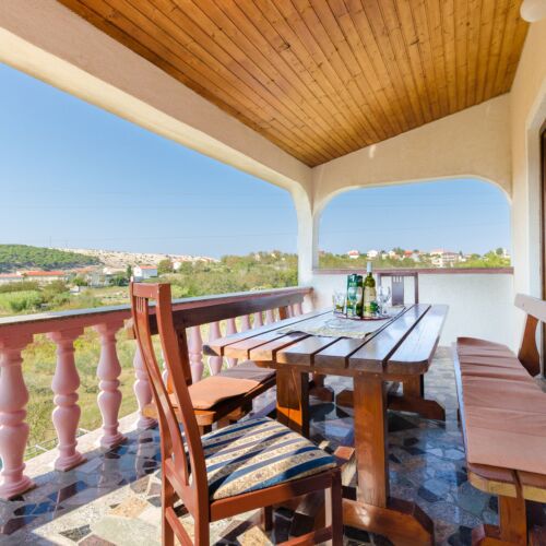 Apartament la etaj cu aer condiționat cu 3 camere pentru 7 pers.