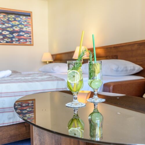 Rezydencja pokój 4-osobowy z balkonem z widokiem na morze z 1 pomieszczeniem sypialnianym