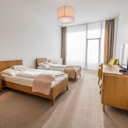 Camera twin cu duș cu balcon