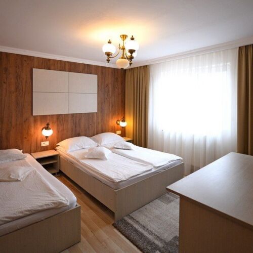 Camera tripla classic la etaj