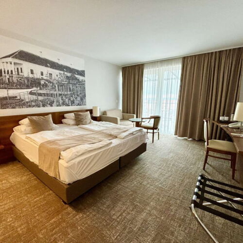 Camera twin deluxe king (se poate solicita pat suplimentar)