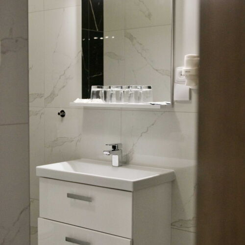 Apartament 4-osobowy Deluxe z prysznicem