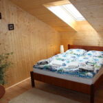 Zweibettzimmer mit Dusche und Klimaanlage