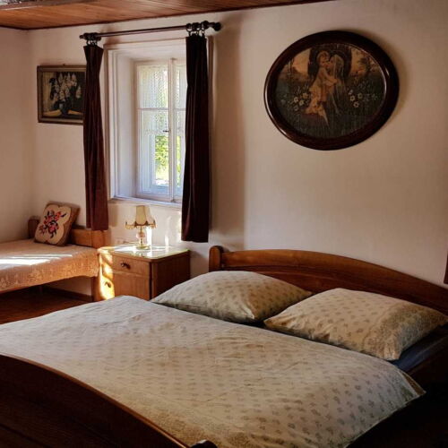 Apartman se sprchou s privátní koupelnou mimo apartmán pro 4 os.