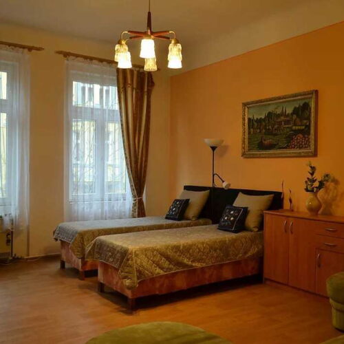 Apartman se sprchou s privátní koupelnou mimo apartmán pro 8 os.