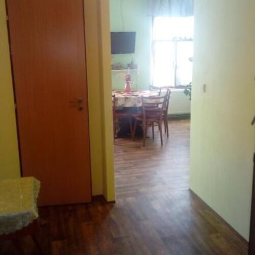 Pokoj se sprchou se společnou kuchyňkou pro 6 os. (s možností přistýlky)