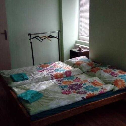 Pokoj se sprchou se společnou kuchyňkou pro 2 os. (s možností přistýlky)