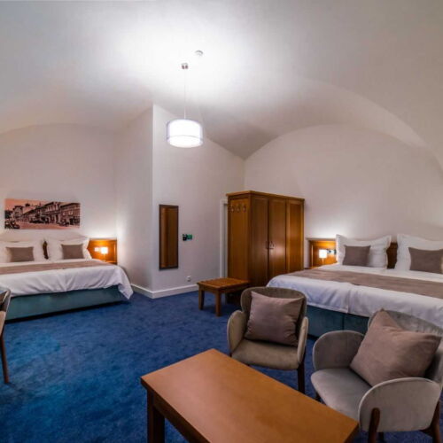 Pokój 4-osobowy Deluxe z prysznicem