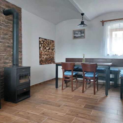 Chalupa (jako celek) se sprchou s privátní koupelnou mimo apartmán pro 8 os.