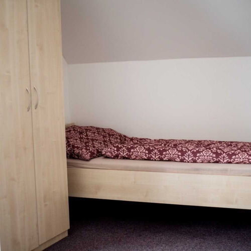 Pokoj se sprchou se společnou kuchyňkou pro 1 os.