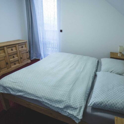 Pokoj se sprchou se společnou kuchyňkou pro 2 os.