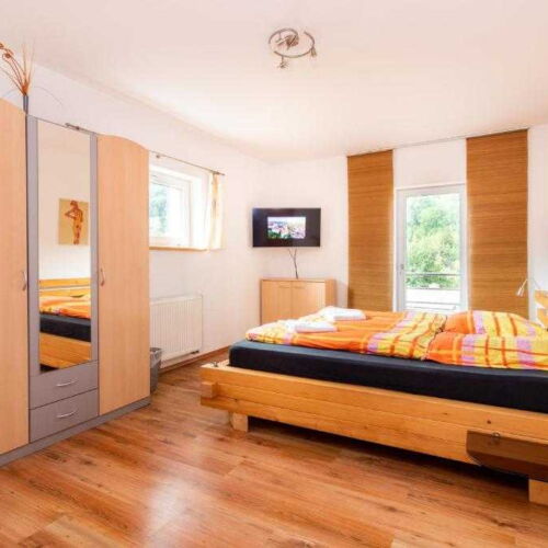 Pokój 3-osobowy z prysznicem ze wspólnym aneksem kuchennym (możliwa dostawka)