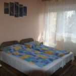 Upstairs Exclusive 2-Room Apartment for 4 Persons (extra bed available)