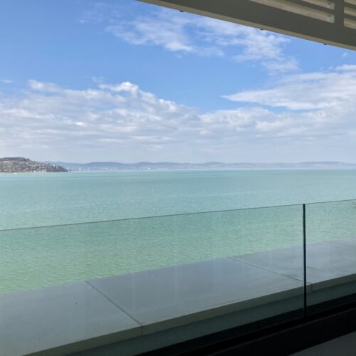 Suita apartament Deluxe cu panoramă 180° cu 3 camere pentru 6 pers.