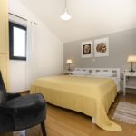 Apartman s klimatizací s manželskou postelí s 1 ložnicí na poschodí (s možností přistýlky)