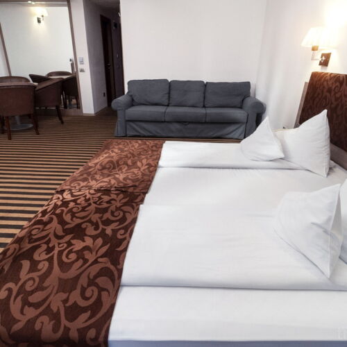 Camera tripla executive corp Vitalis