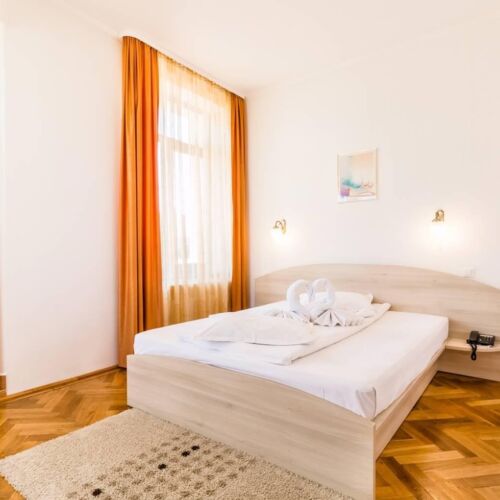 Camera dubla standard cu baie