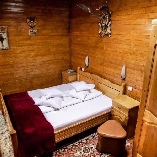 Cabană cu baie pentru 4 pers. (se inchirieaza doar integral)