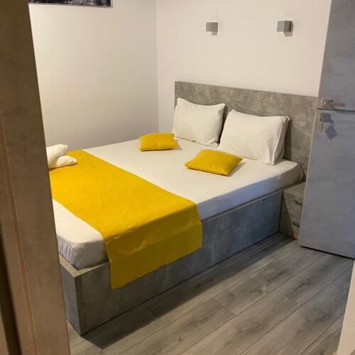 Pokoj s balkónem  s manželskou postelí