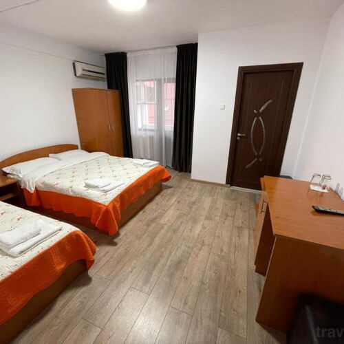 Camera tripla cu baie