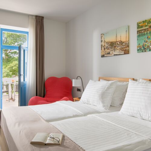 Upstairs Pleasant Interior Design Twin Room