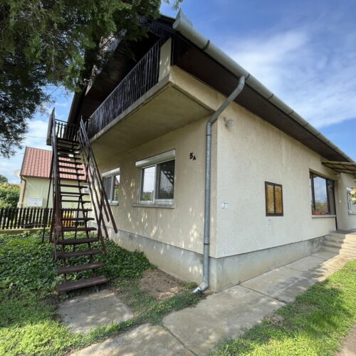 Apartman (jako celek) s balkónem pro 4 os. na poschodí