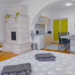Apartament 4-osobowy na parterze z własną kuchnią z 2 pomieszczeniami sypialnianymi (możliwa dostawka)
