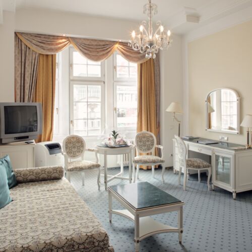 Camera twin cu baie cu vedere spre oraș (se poate solicita pat suplimentar)