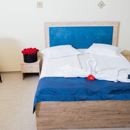 Camera cvadrupla studio cu balcon