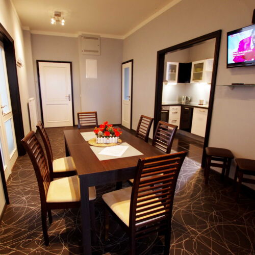 Apartman se sprchou s vlastní kuchyňkou pro 10 os.