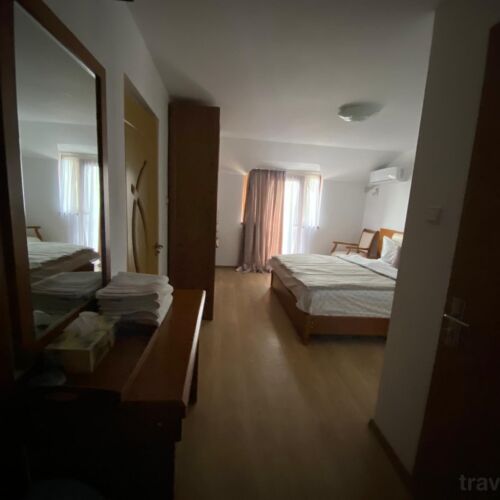 Camera dubla deluxe cu vedere spre râu