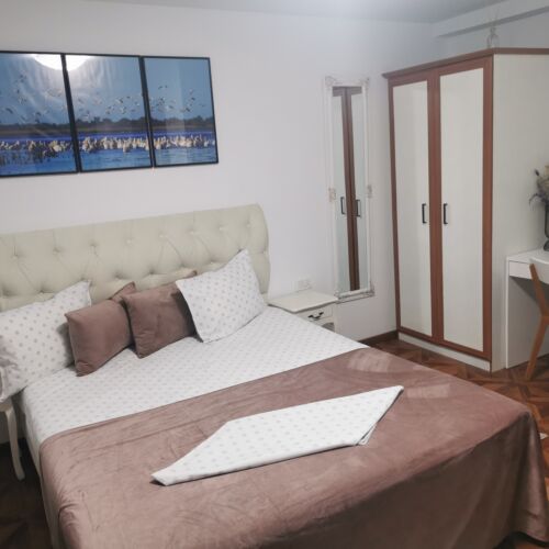 Camera dubla superior la parter