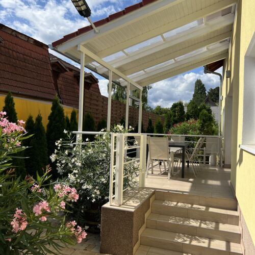 Apartament la parter cu terasă cu 2 camere pentru 10 pers.