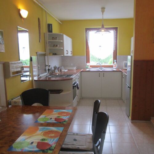 Apartament familial(ă) la parter pentru 4 pers. (se inchirieaza doar integral)