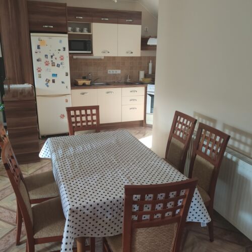 Apartman s klimatizací pro 6 os. se 3 ložnicemi v podkroví (s možností přistýlky)