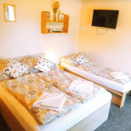 Triple Room ensuite with LCD/Plasma TV