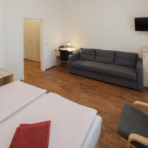 Camera dubla cu baie cu duș